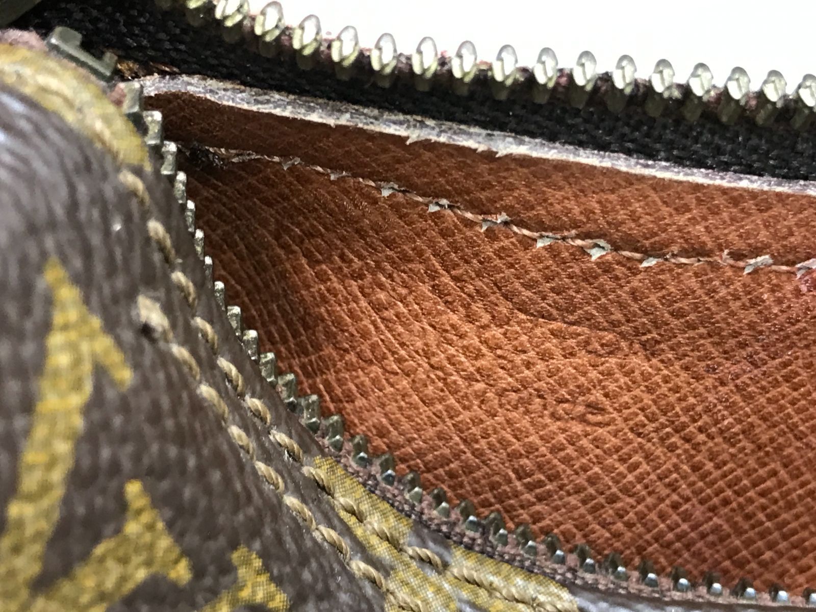 LOUIS VUITTON ルイヴィトン ポーチ ペンケース トゥルースロンド