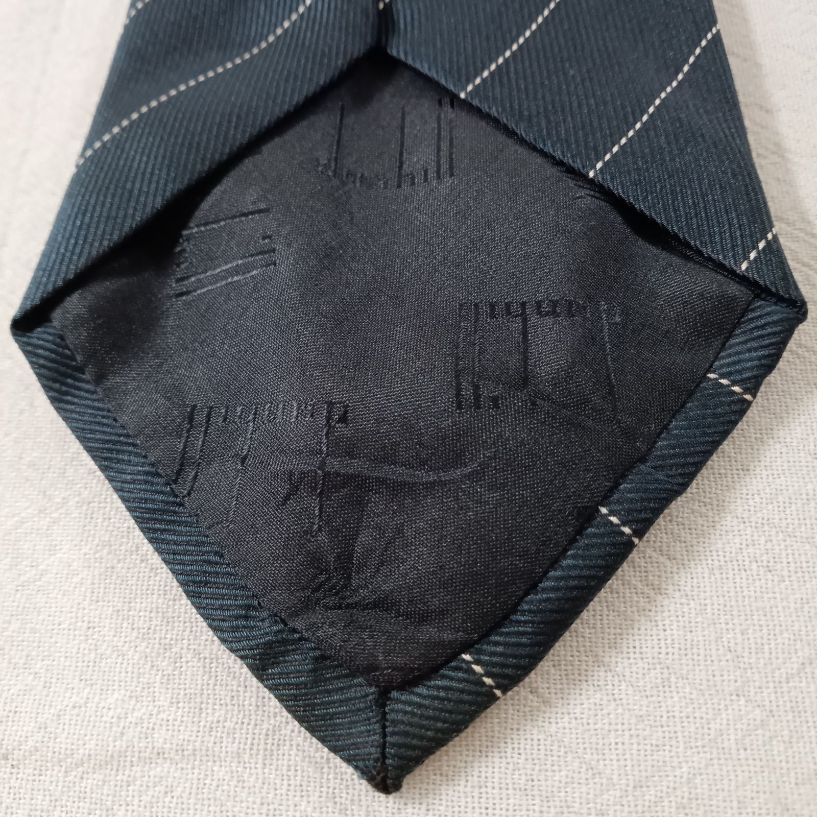 ✨未使用✨dunhill ダンヒル　ネクタイ　ビジネス　ストライプ　ビジネス　黒 ダンヒル ネクタイ ストライプ ネイビー シルク ビジネス 高級感