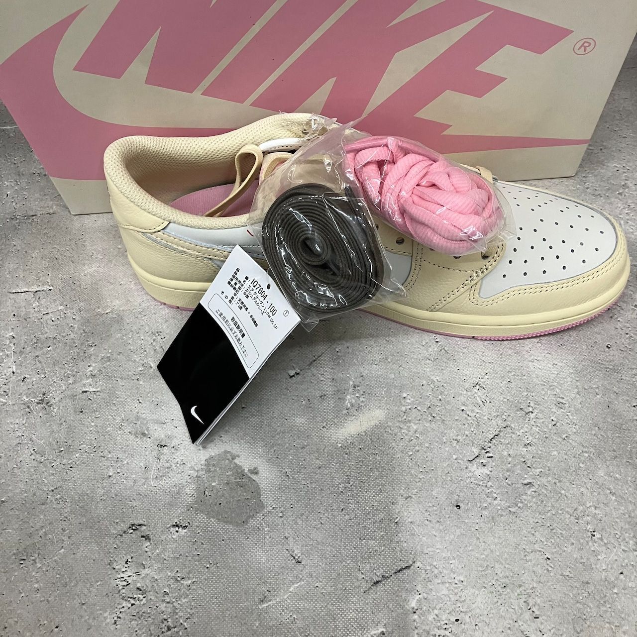 Travis Scott × Nike Air Jordan 1 Retro Low OG 