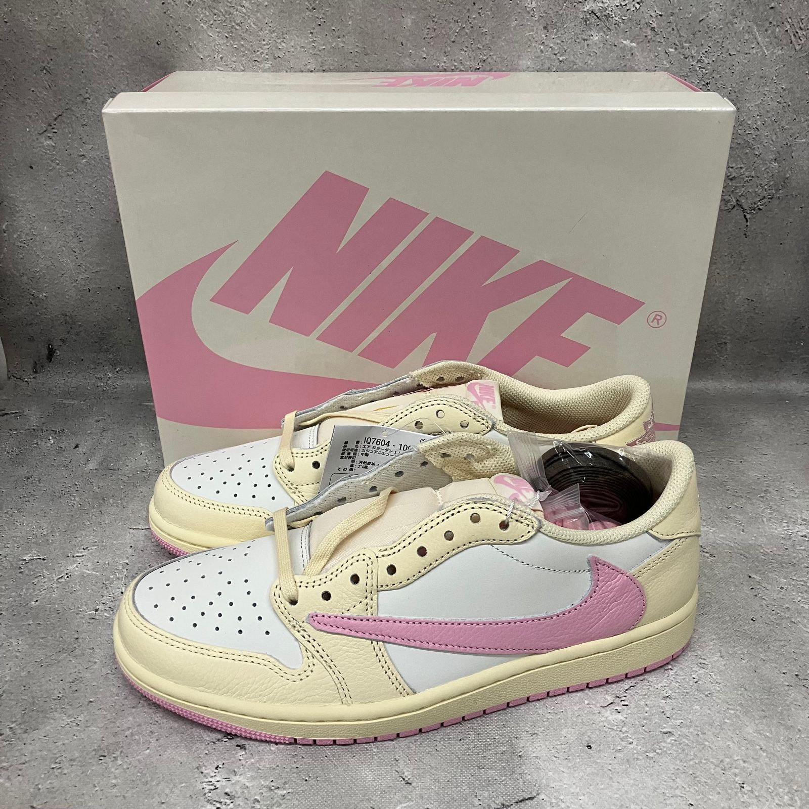 Travis Scott × Nike Air Jordan 1 Retro Low OG 