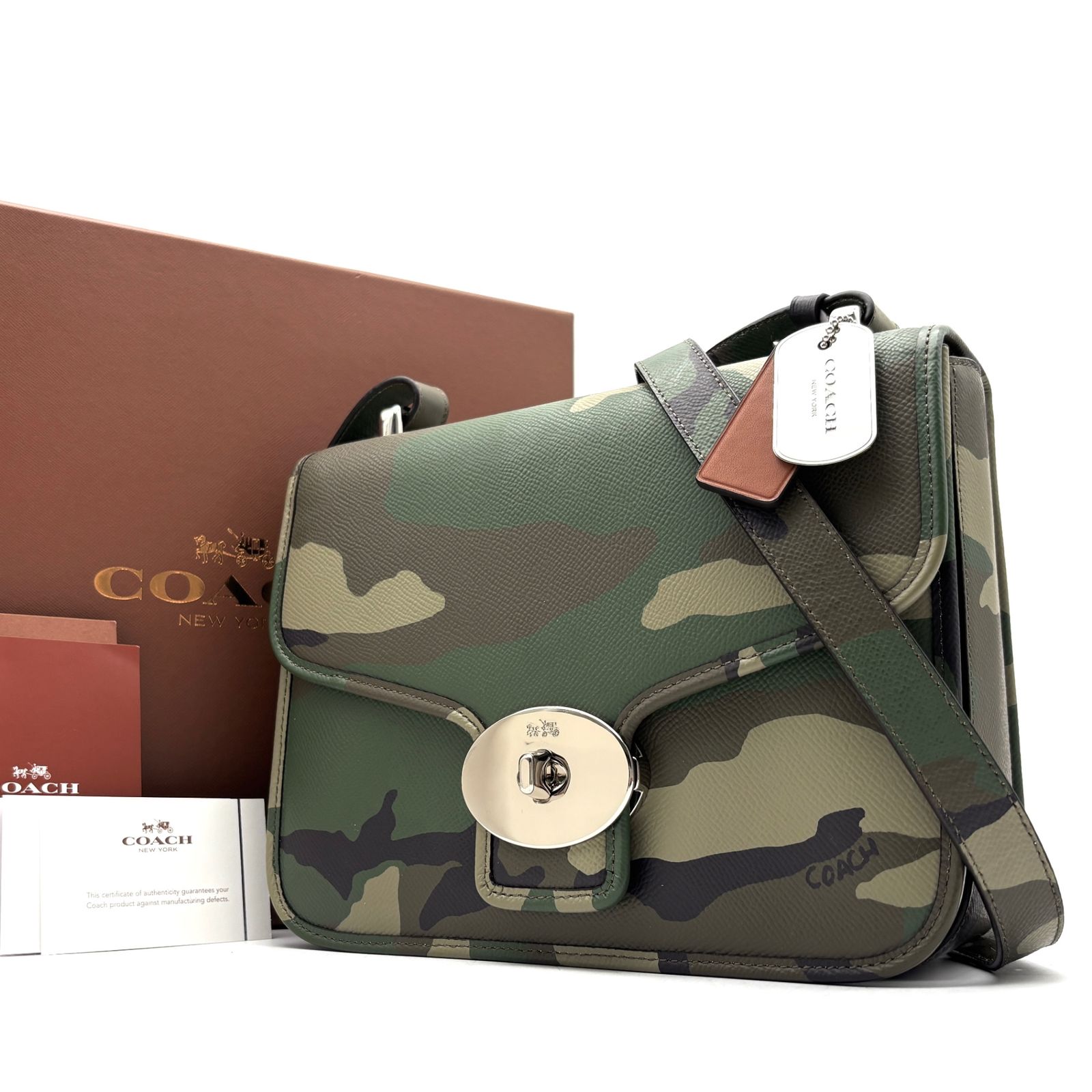 未使用に近い 激レア コーチ COACH 近代モデル ショルダーバッグ クロスボディ カモフラージュ 迷彩 カーキ グリーン ターンロック 斜め掛け 夏休み 帰省 お盆 敬老の日 シルバーウィーク 秋 ギフト ご褒美