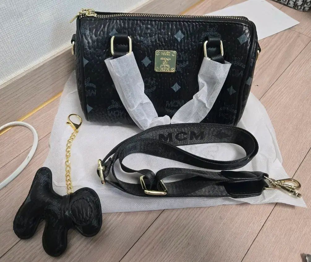 MCM ショルダーバッグ ブラック