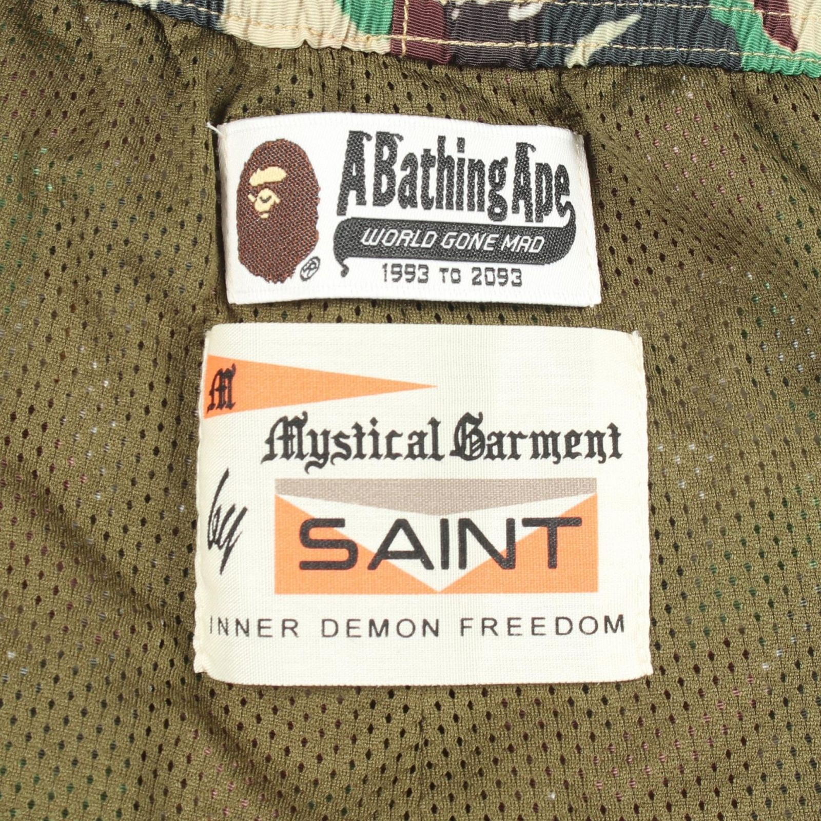 アベイシングエイプ A BATHING APE パンツ SAINT MICHAEL × A BATHING