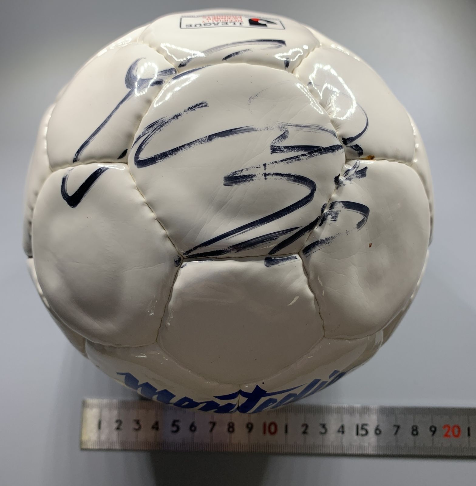 モンテディオ山形　選手サイン入りサッカーボール モンテディオ山形 1998 サイン入りミニサッカーボール_284070 - メルカリ