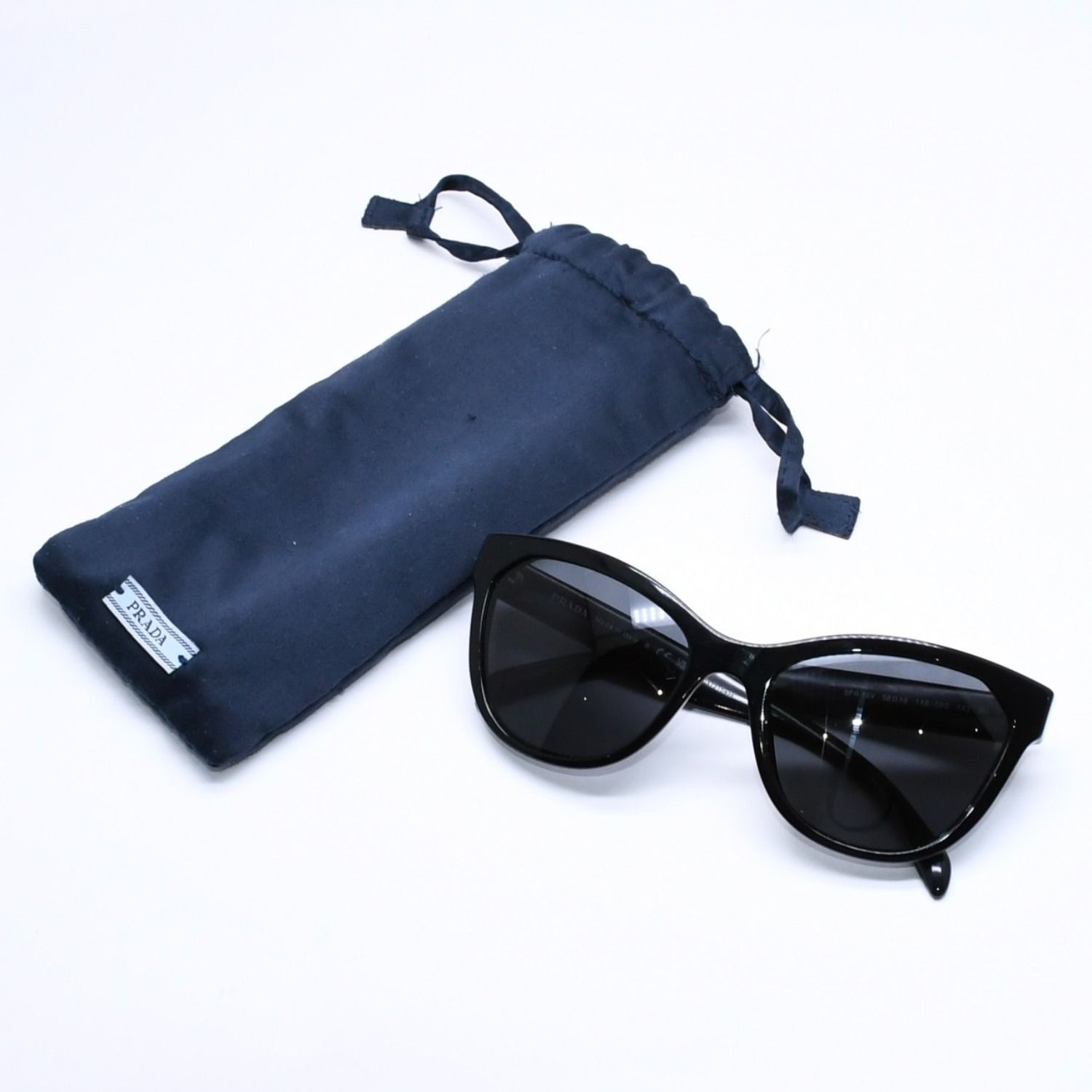 PRADA プラダ サングラス アイウェア キャットアイサングラス SPR 15V サイズ56◻︎19 ブラック シルバーロゴ 美品 中古 4a005168 PRADA プラダ サングラス アイウェア キャットアイサングラス SPR 15V
