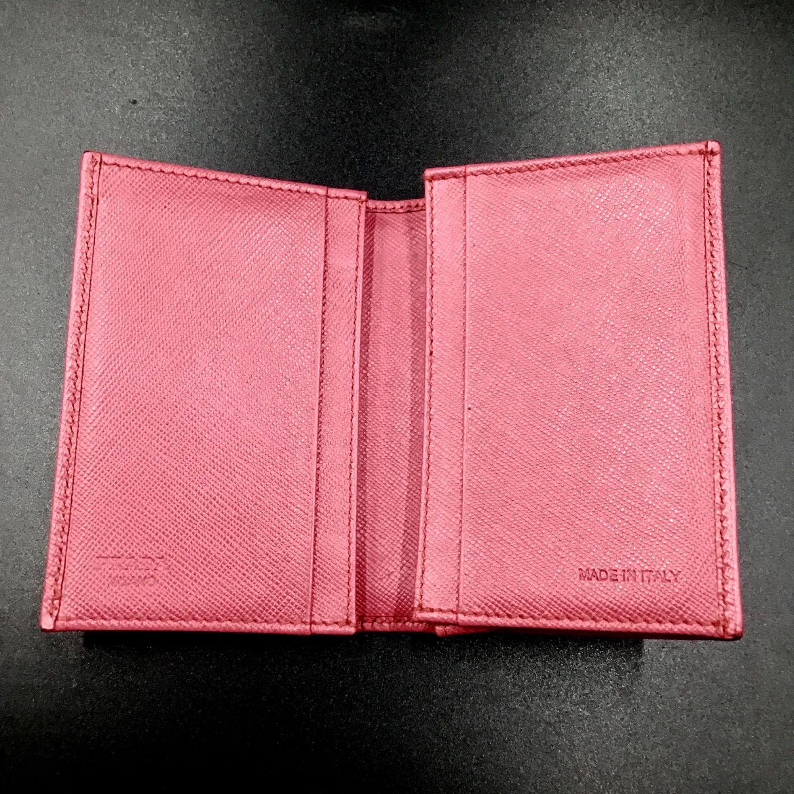 PRADA プラダ サフィアーノレザー カードケース 名刺入れ ピンク ゴールドロゴ PRADA プラダ サフィアーノレザー カードケース 名刺入れ ピンク ゴールドロゴ