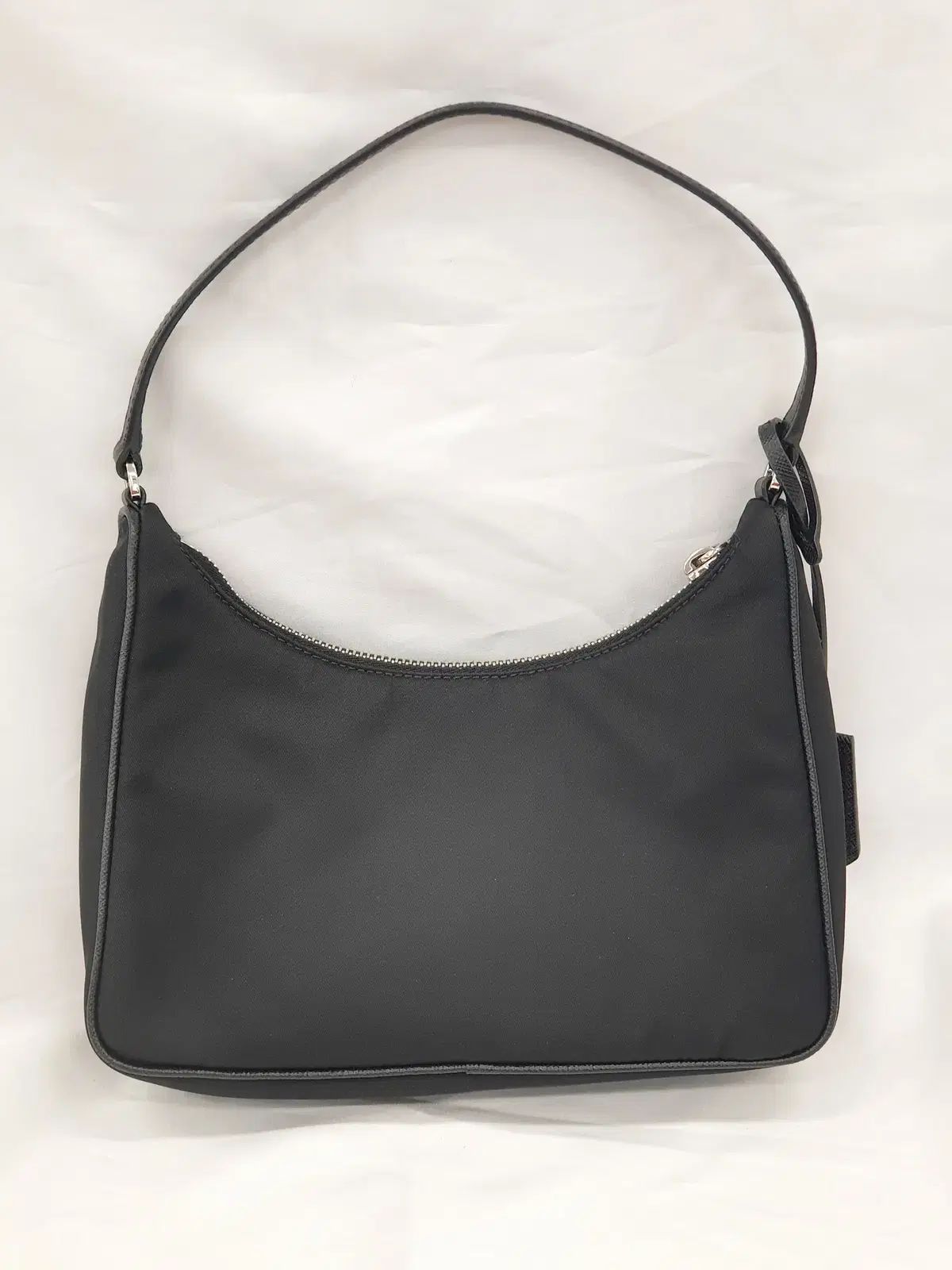 PRADA リーエディション 2005 ミニバッグ