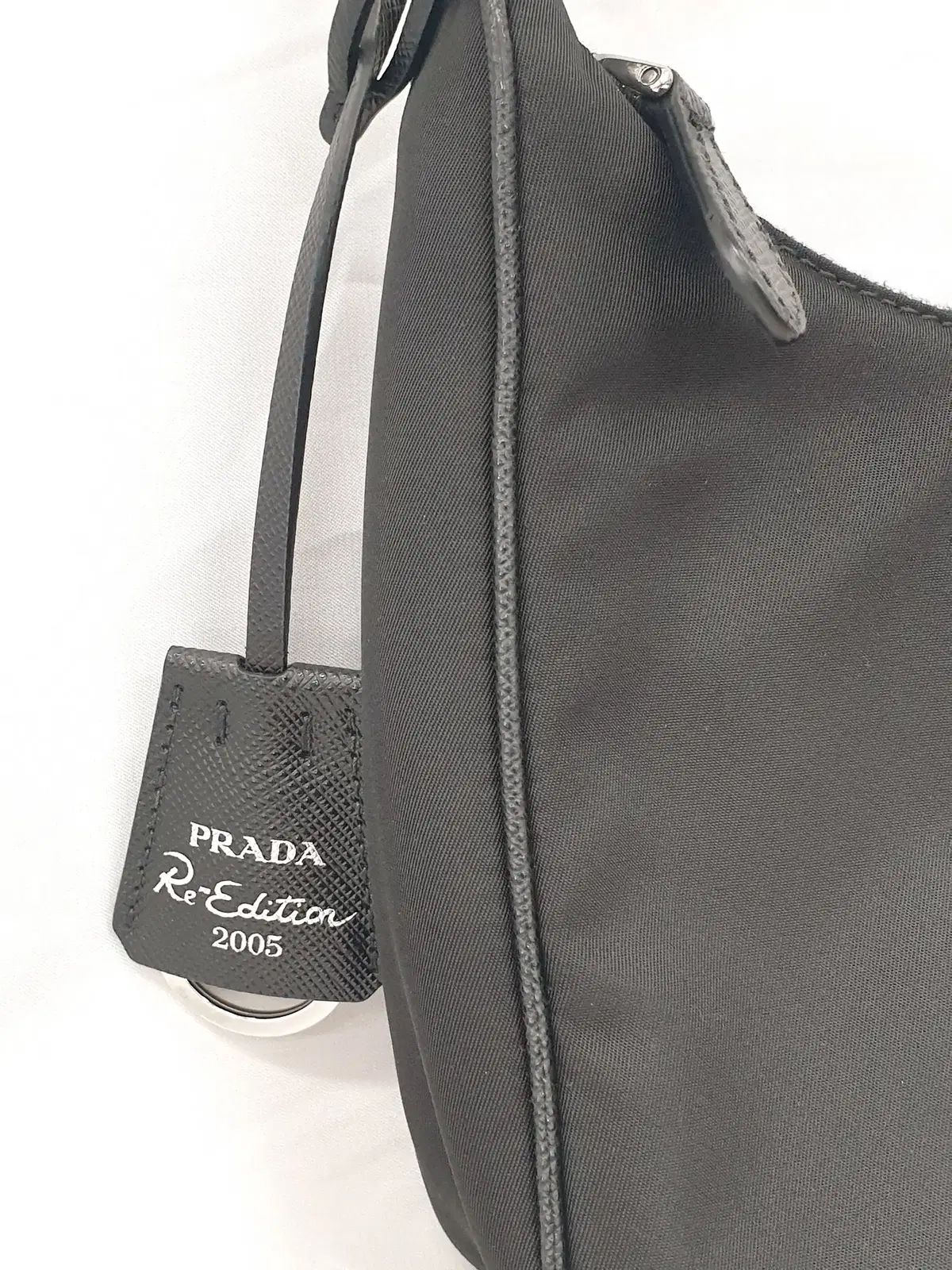 PRADA リーエディション 2005 ミニバッグ