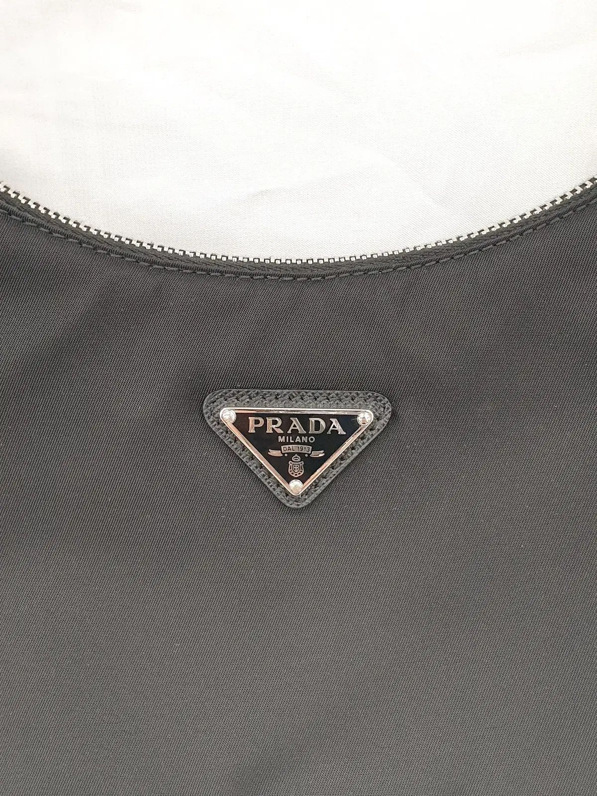 PRADA リーエディション 2005 ミニバッグ
