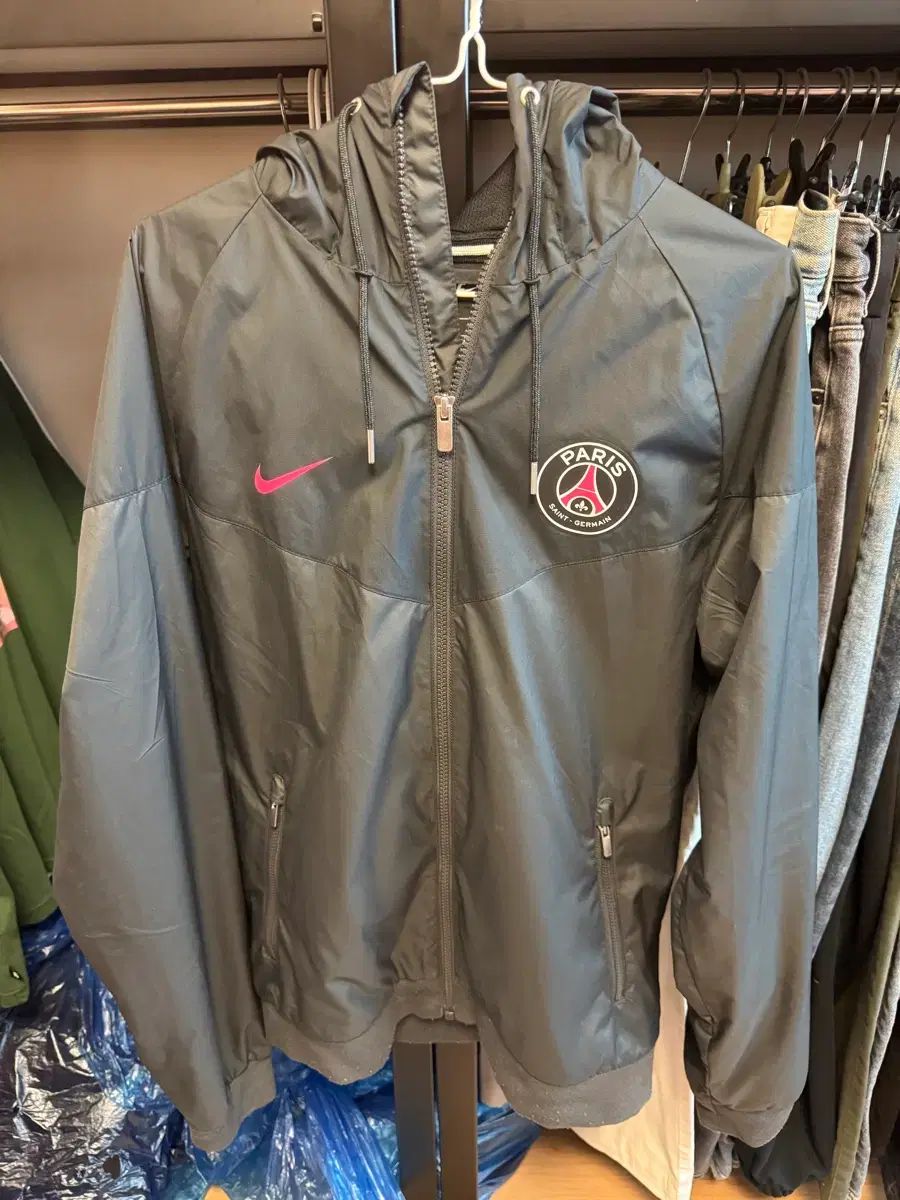 NIKE PSG パリ・サンジェルマンFC ウィンドブレーカー S サイズ 出品
