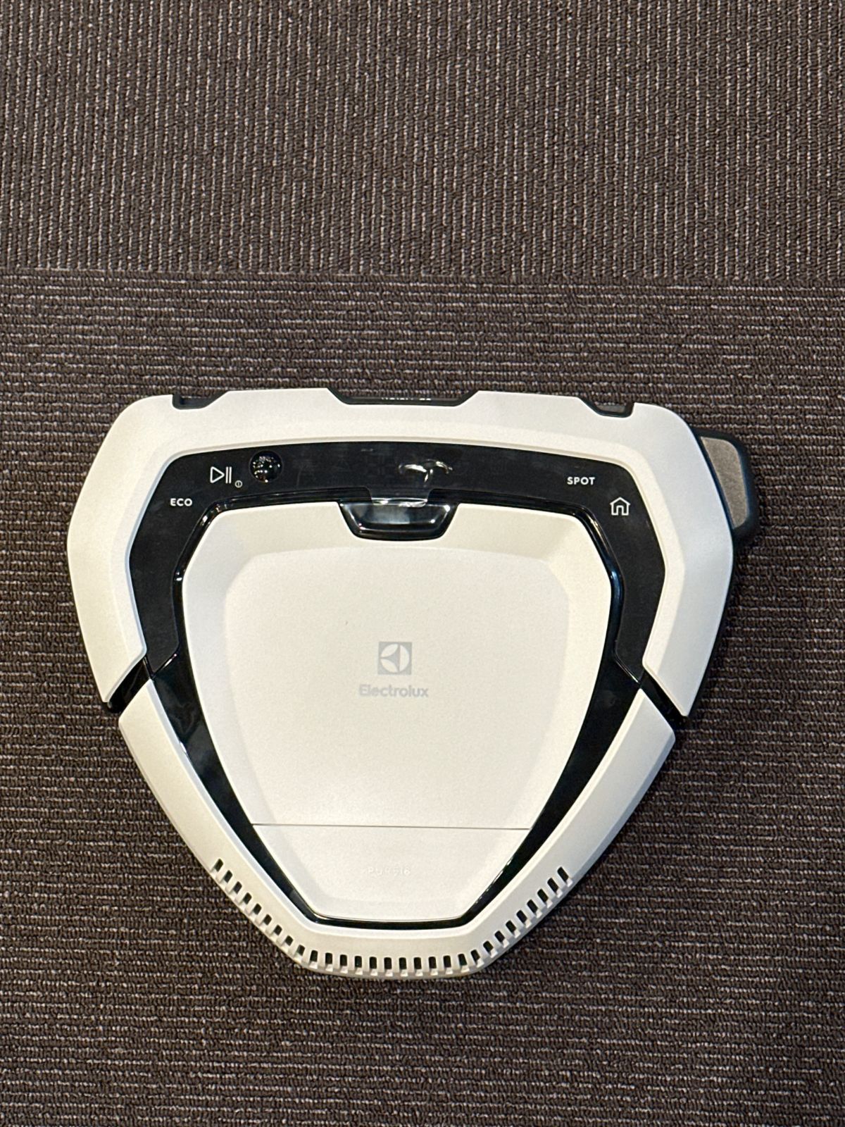 4H62 PI81-4SWP ロボット掃除機 PUREi8 ソフトホワイト 【不良品
