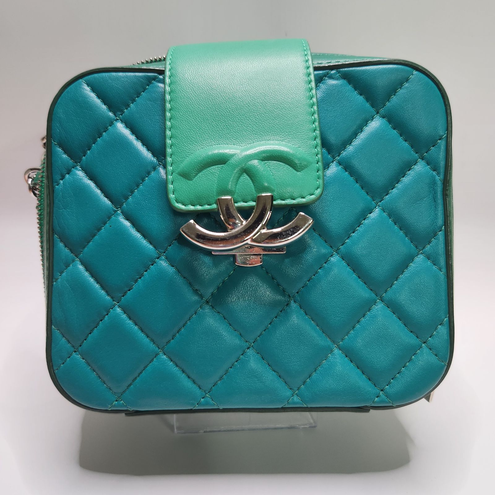 CHANELマトラッセヴァニティケースラムスキン