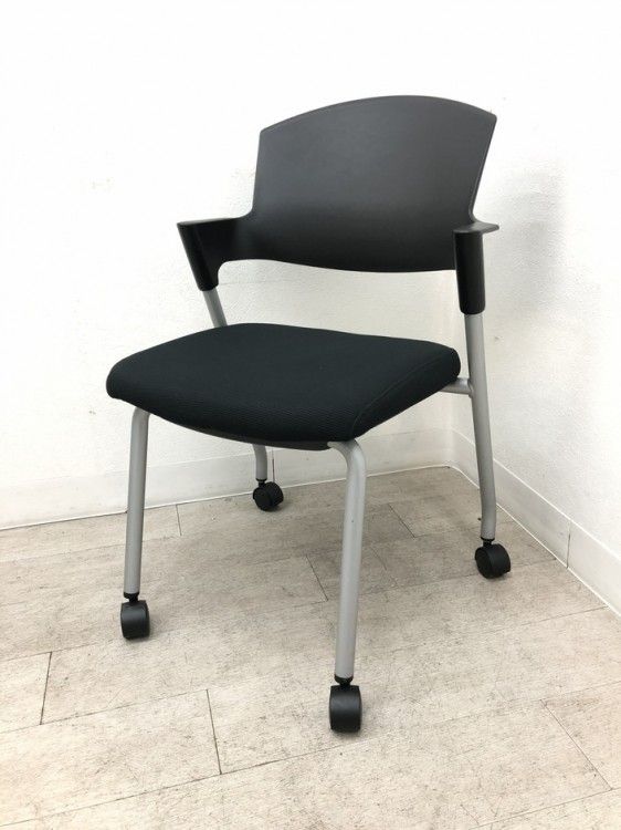【中古品】コクヨ プロッティシリーズ スタッキングチェア ブラック 7,465円