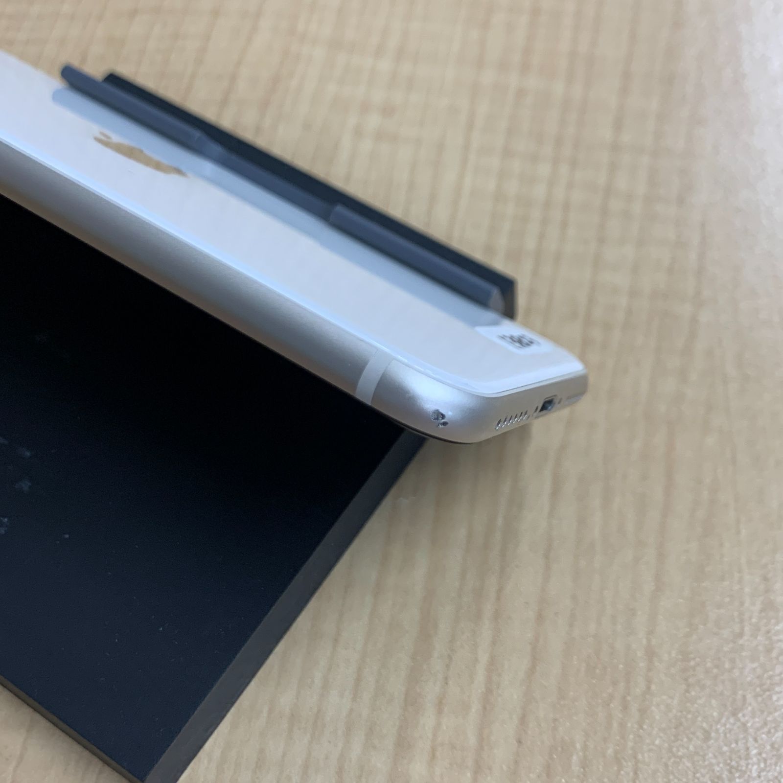 iPhone SE3(2022) 本体 64GB スターライト au版 SIMフリー【バッテリー