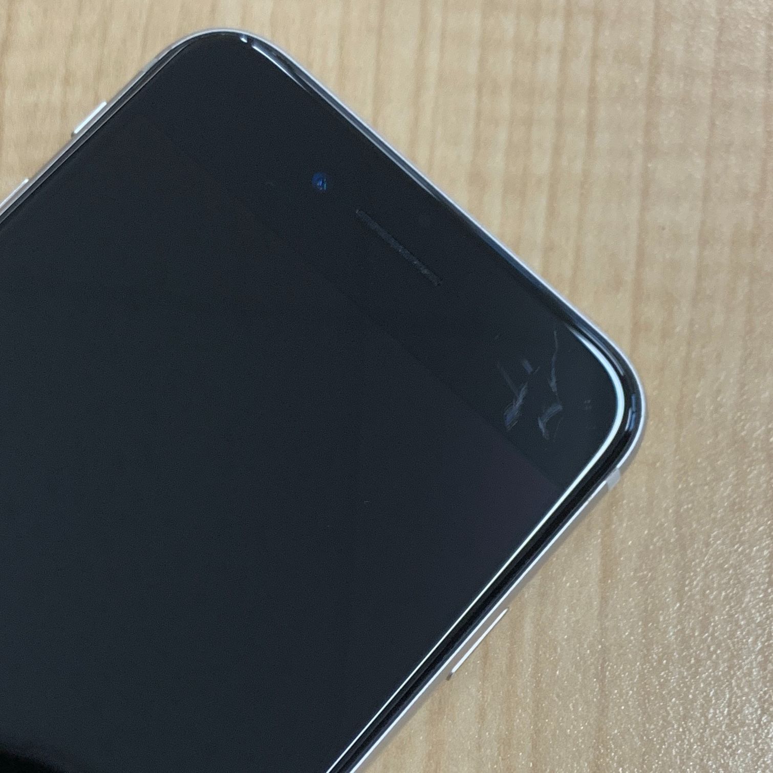 iPhone SE3(2022) 本体 64GB スターライト au版 SIMフリー【バッテリー