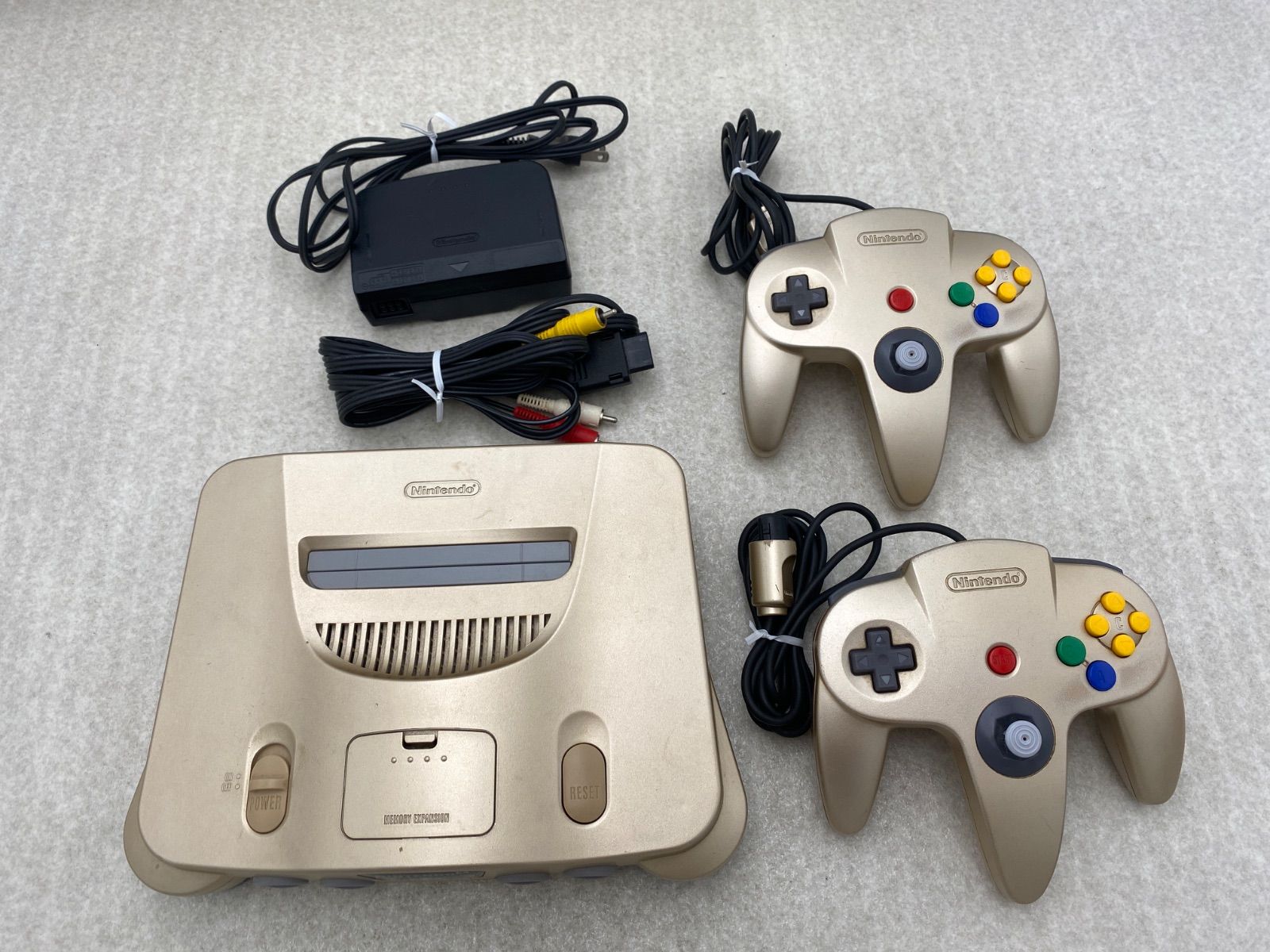 ニンテンドー64 本体 動作品 ゴールド コントローラー2点 - メルカリ