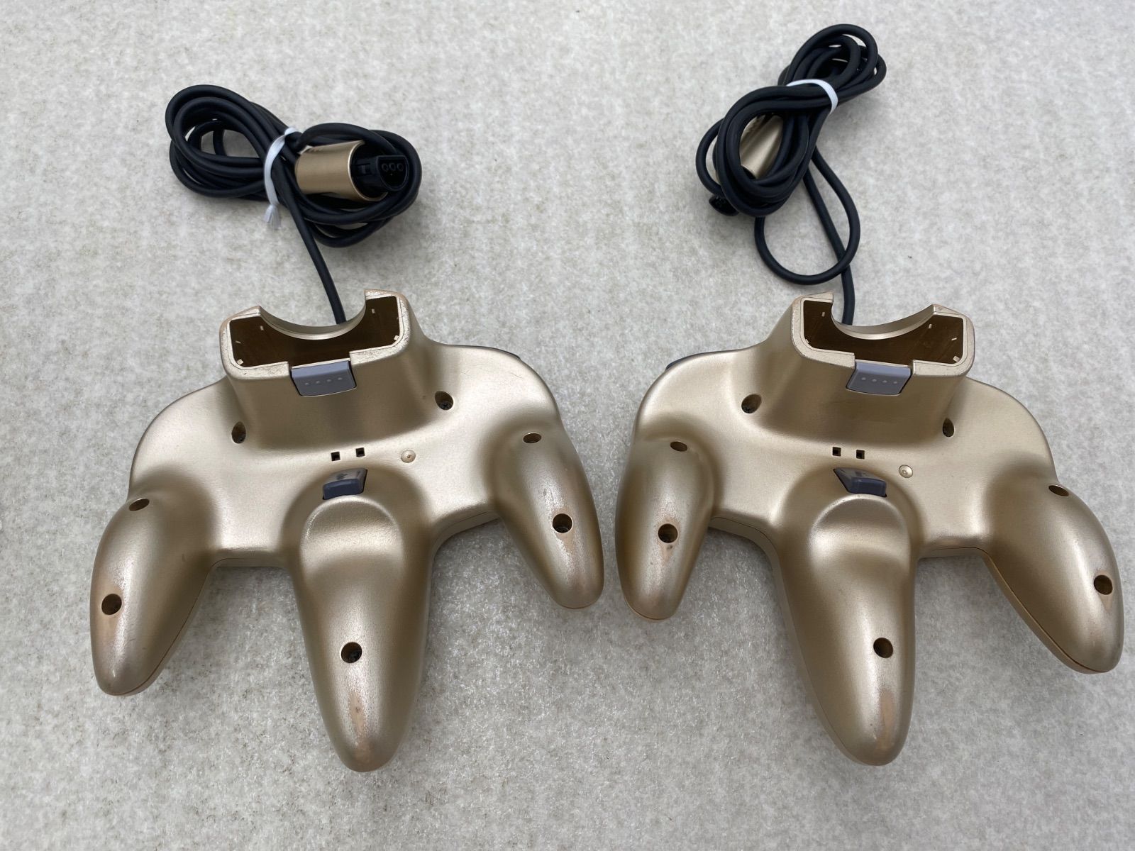 ニンテンドー64 本体 動作品 ゴールド コントローラー2点 - メルカリ