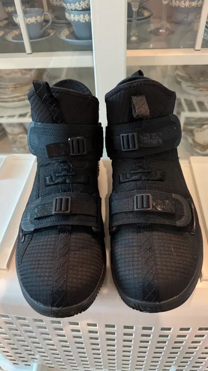 NIKE レブロン ソルジャー 黒色 バスケシューズ