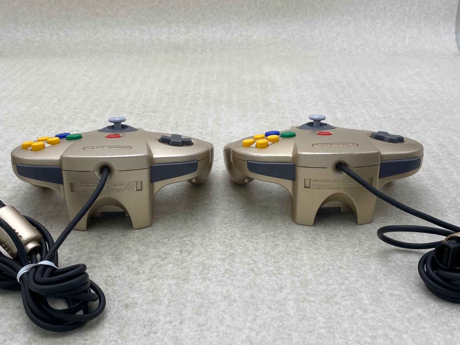 ニンテンドー64 本体 動作品 ゴールド コントローラー2点 - メルカリ
