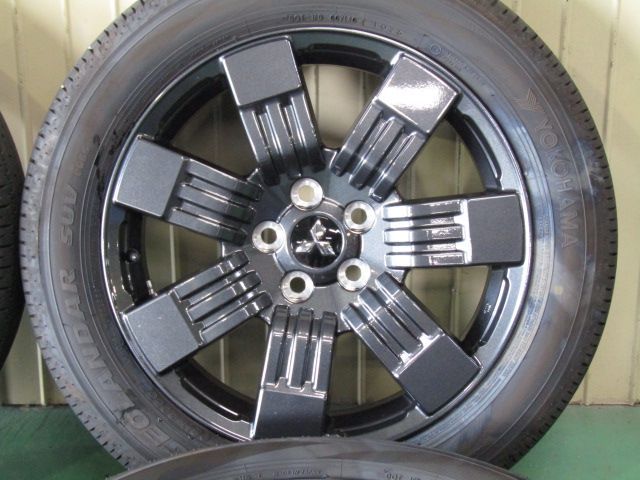 ほぼ新車外しの発送限定】三菱 CV系 デリカD:5 特別仕様車 シャモニー
