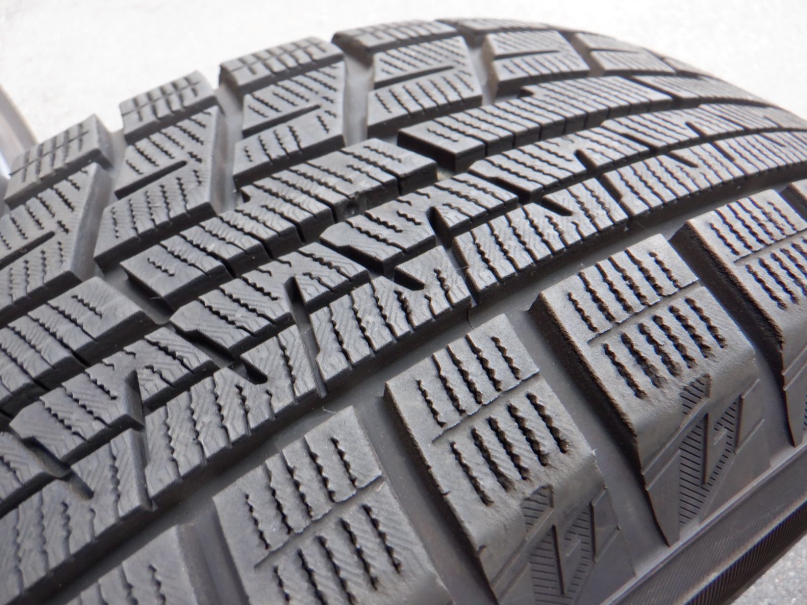 未使用に近い 195/65R15 ヨコハマ アイスガードiG60 2021年製 4本