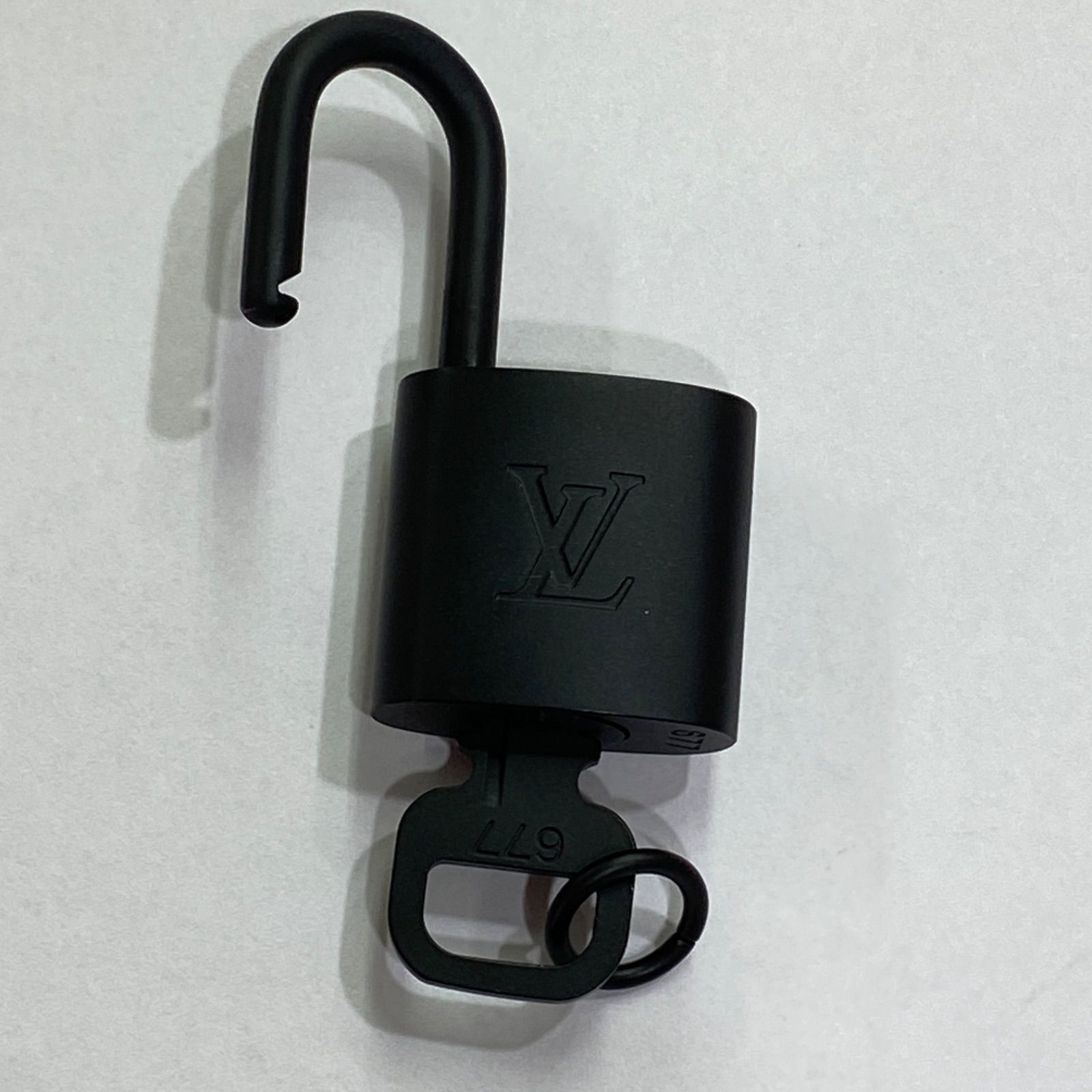 ルイヴィトン LOUIS VUITTON 鍵 カデナ パドロック レア商品 ブラック