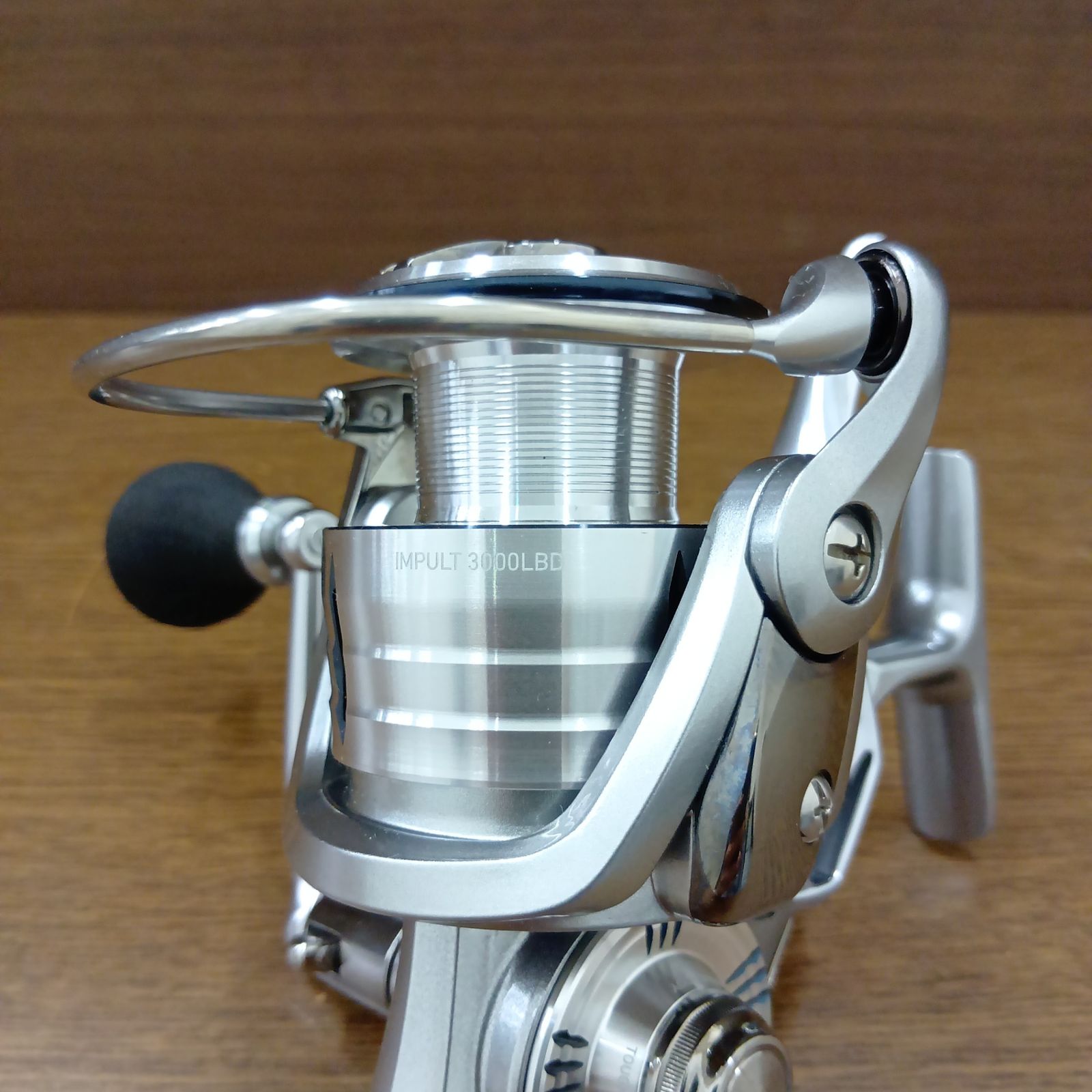 ダイワ 24インパルト IMPULT 3000LBD 未使用品 ダイワ(DAIWA) 24 インパルト 3000LBD スピニングリール 【極美品