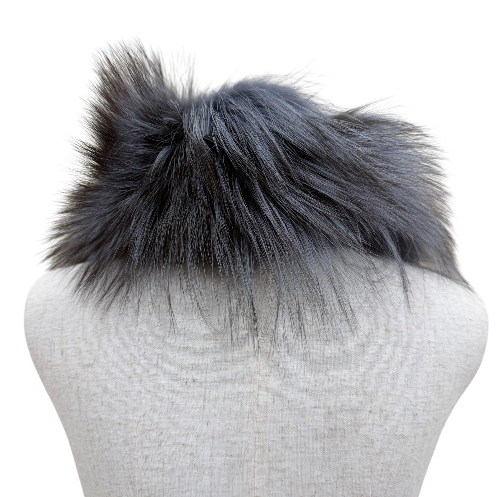 美品☆FENDI フェンディ フォックスファー ロゴ金具 レザー使い ティ