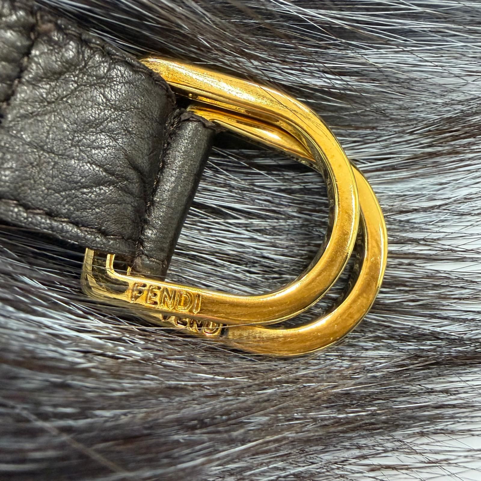 美品☆FENDI フェンディ フォックスファー ロゴ金具 レザー使い ティ
