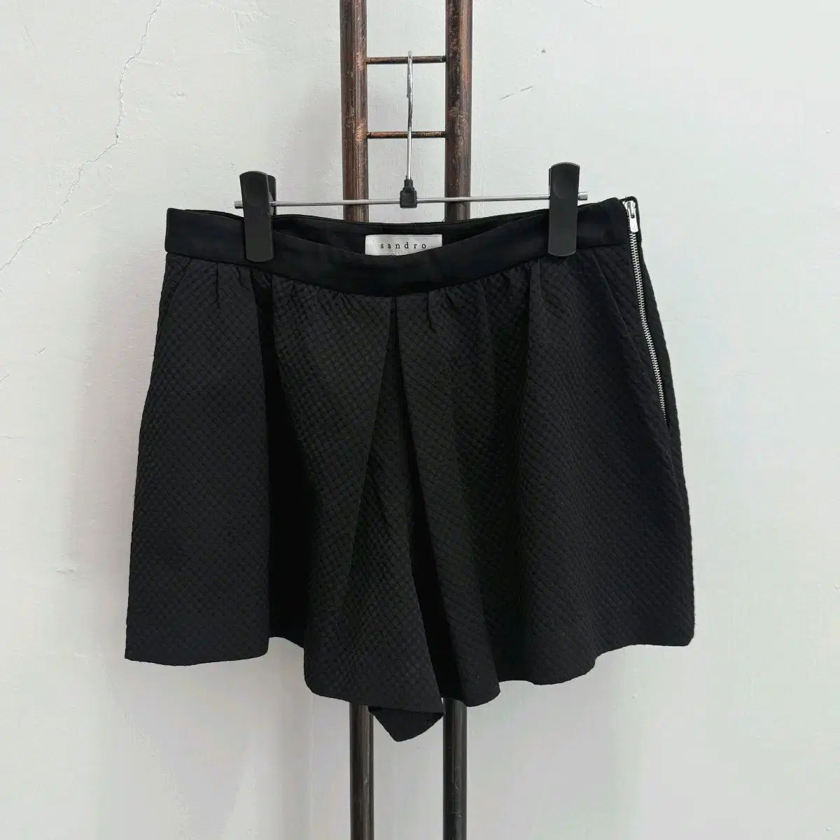 正規品 SANDRO サンドロ キルティング ショート パンツ ブラック