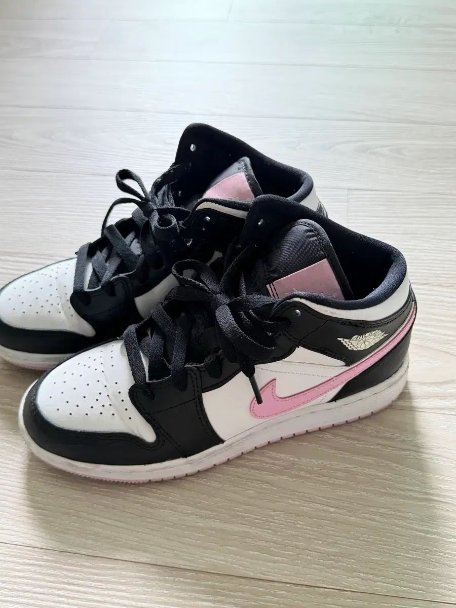 (GS) NIKE ナイキ エアジョーダン 1 ミッド ライト アーティック ピンク 7,802円
