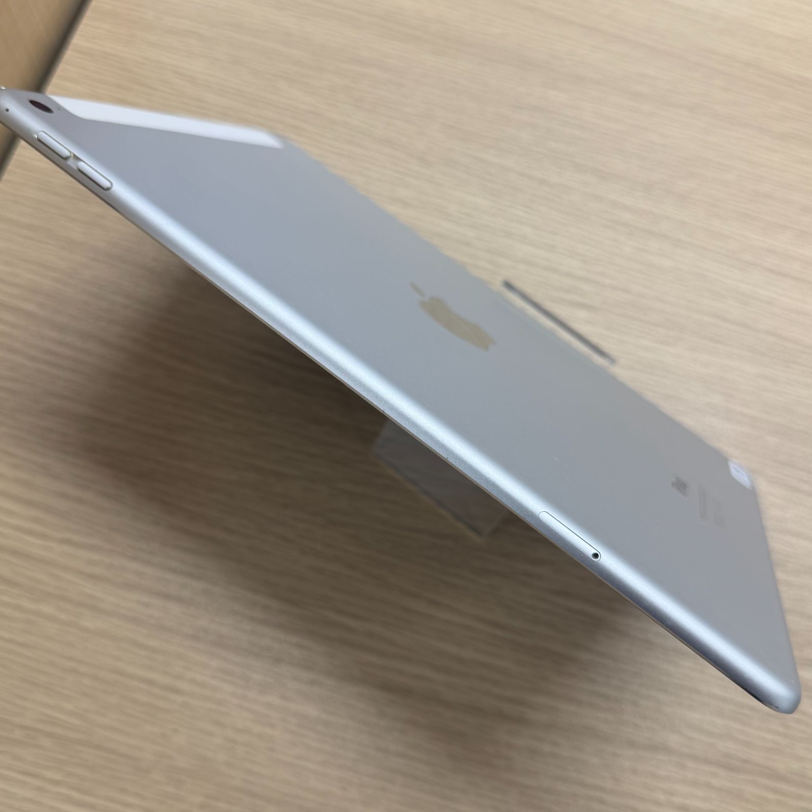 ジャンク】iPad Air2 本体 16GB シルバー SoftBank SIMロック - メルカリ