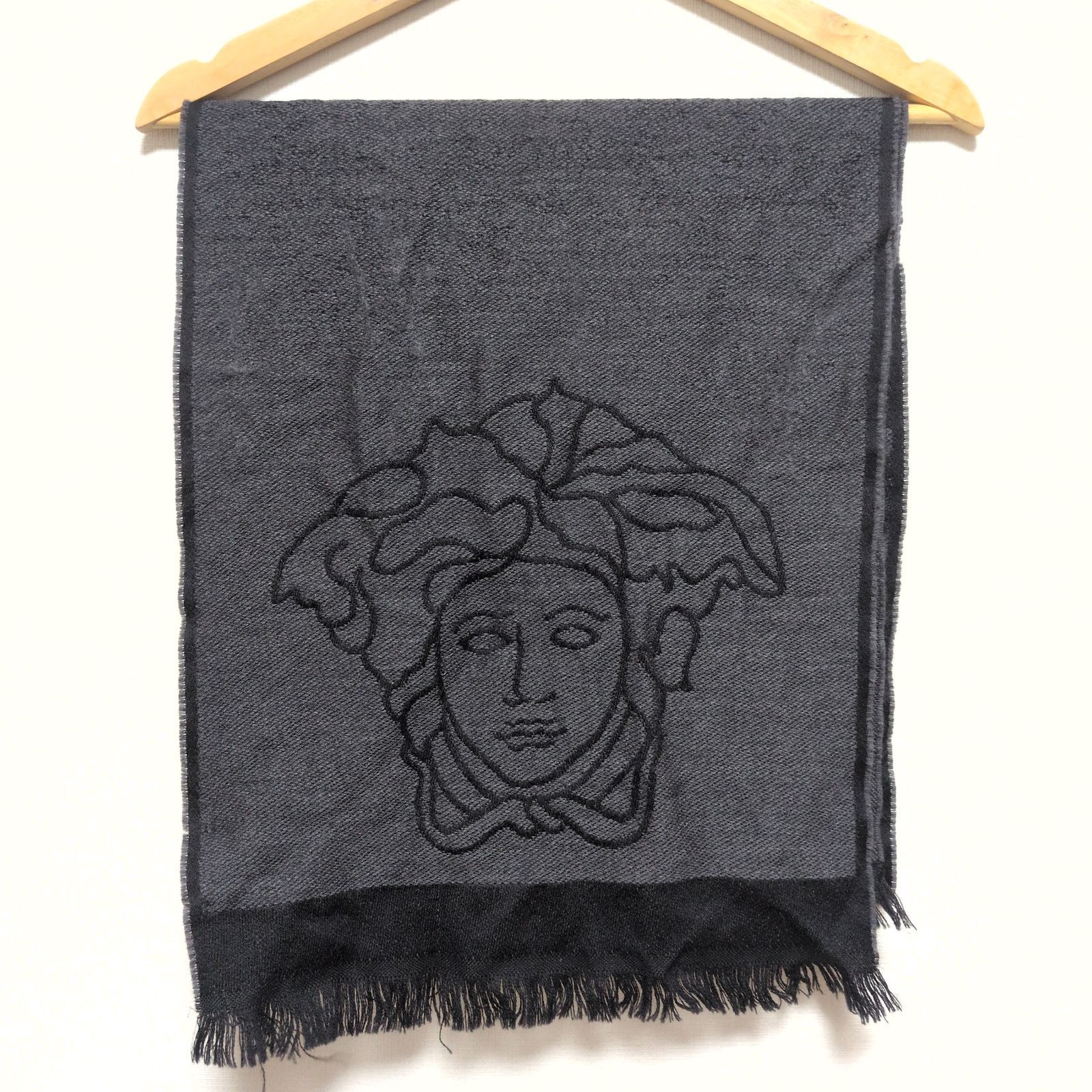Gianni Versace ジャンニヴェルサーチェ メデューサ ロゴ 刺繍 ウール
