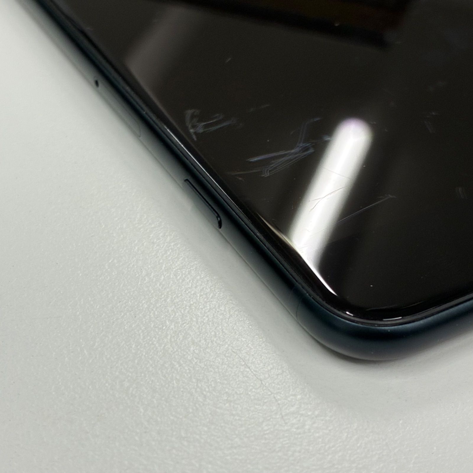 iPhone SE（第3世代）64GB ミッドナイト画面割れ - メルカリ