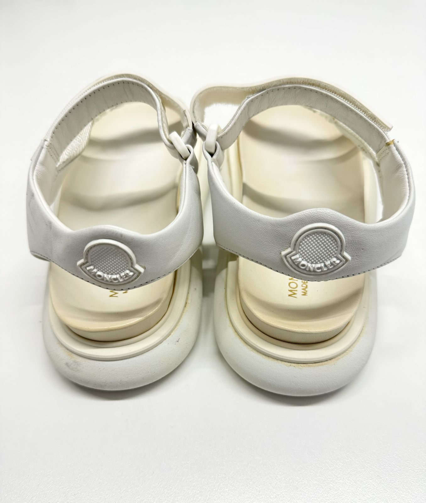 MONCLER モンクレール CATURA 厚底 ロゴテープサンダル - メルカリ