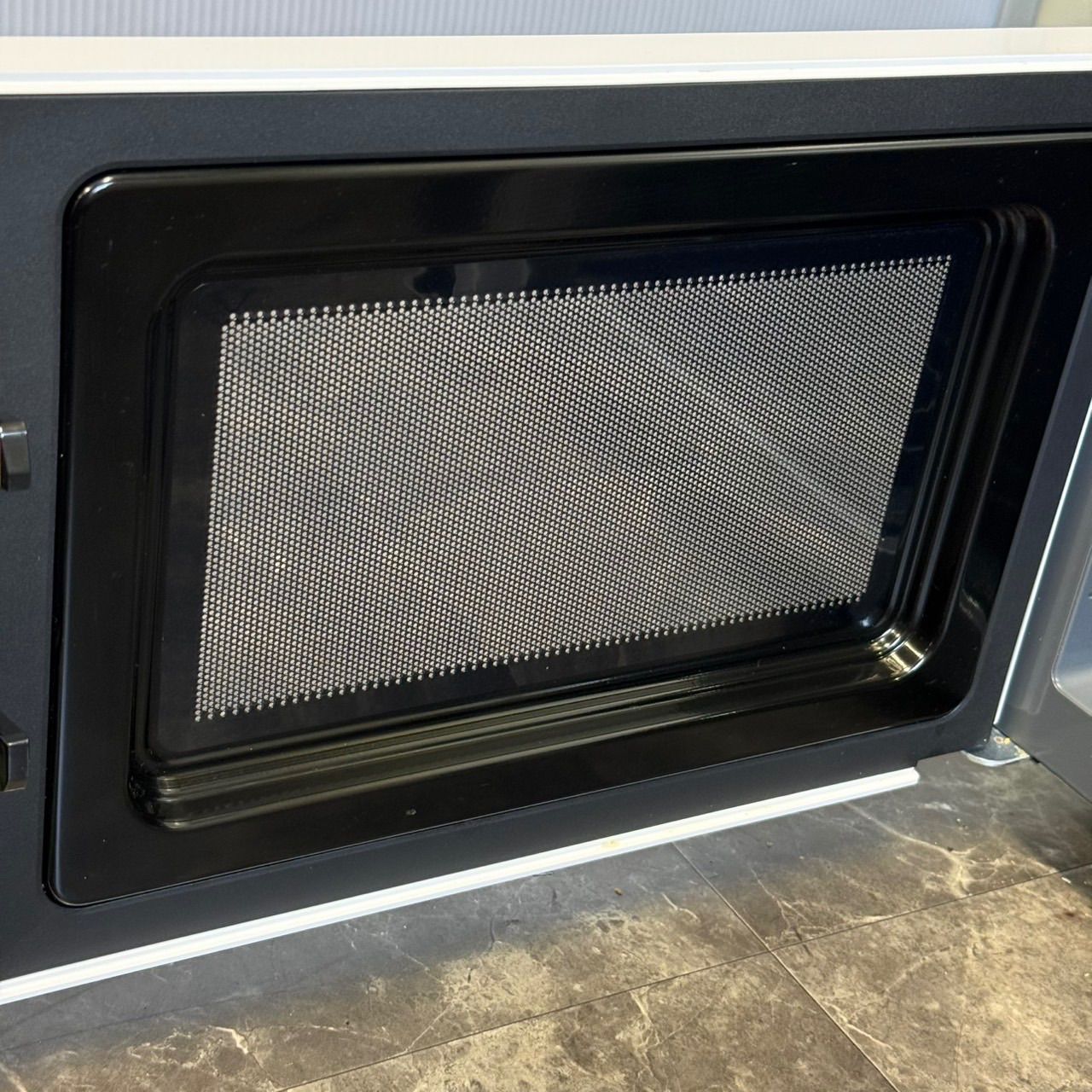 ☆送料込！TOSHIBA 東芝 電子レンジ ER-M17Y(W) 17L フラット庫内 2023
