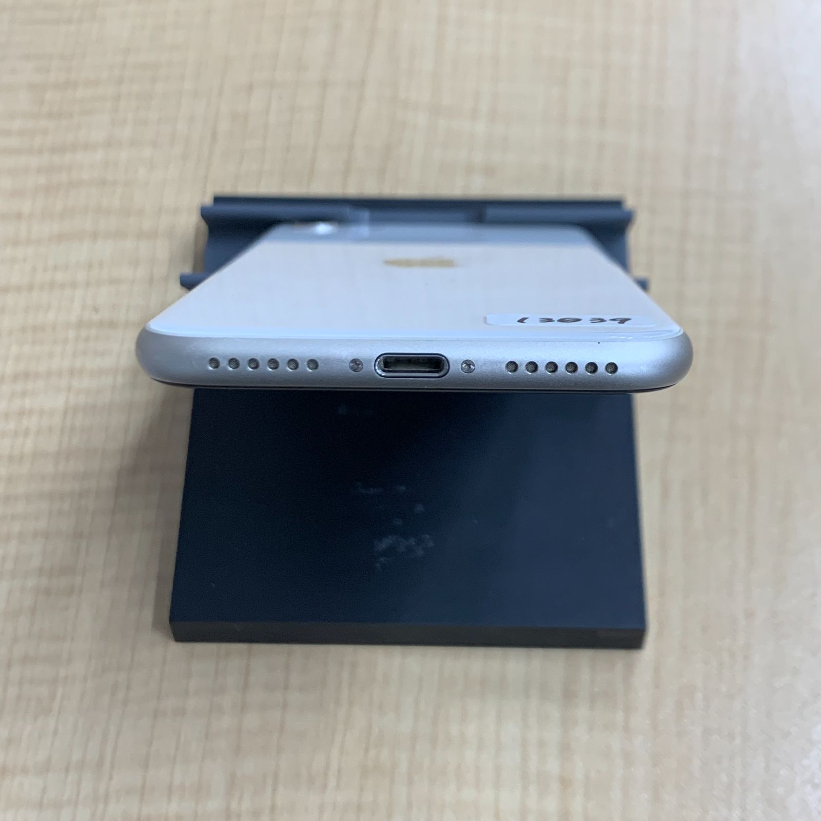 ジャンク】 iPhone SE3(2022) 本体 64GB スターライト au版 SIMフリー