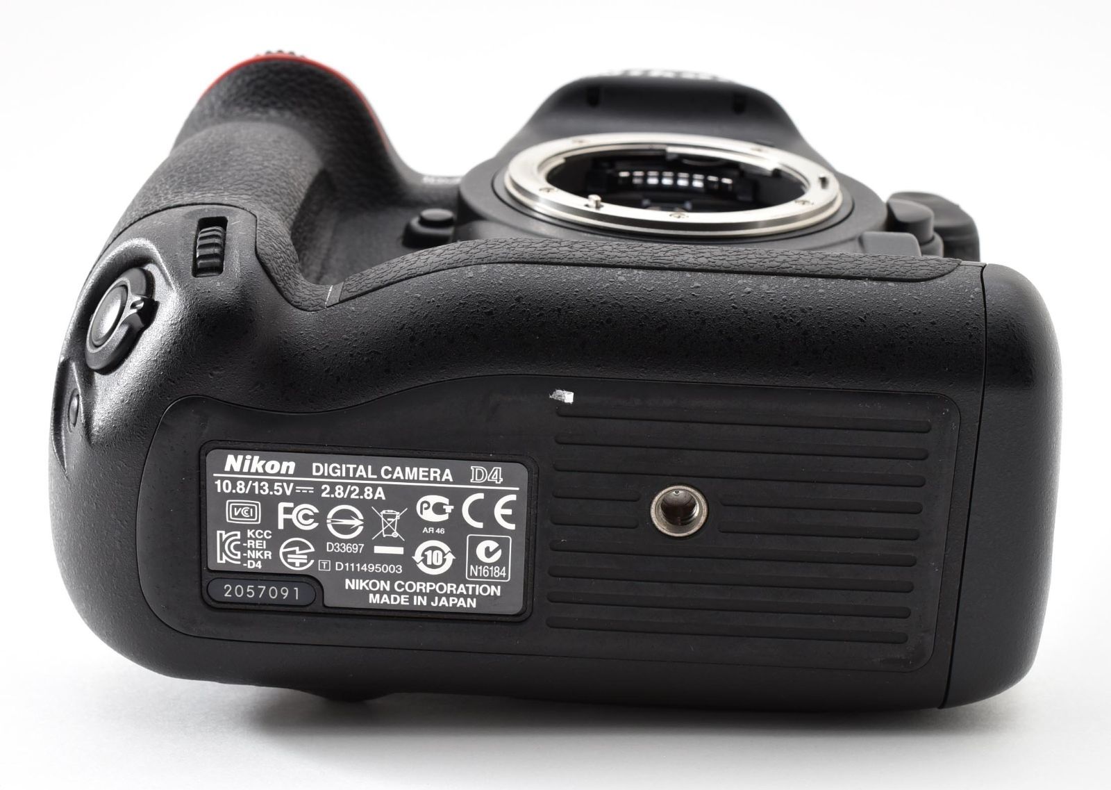 G18[7868]47☆美品☆ ニコン Nikon D4 ボディ 【ショット数 8,281回