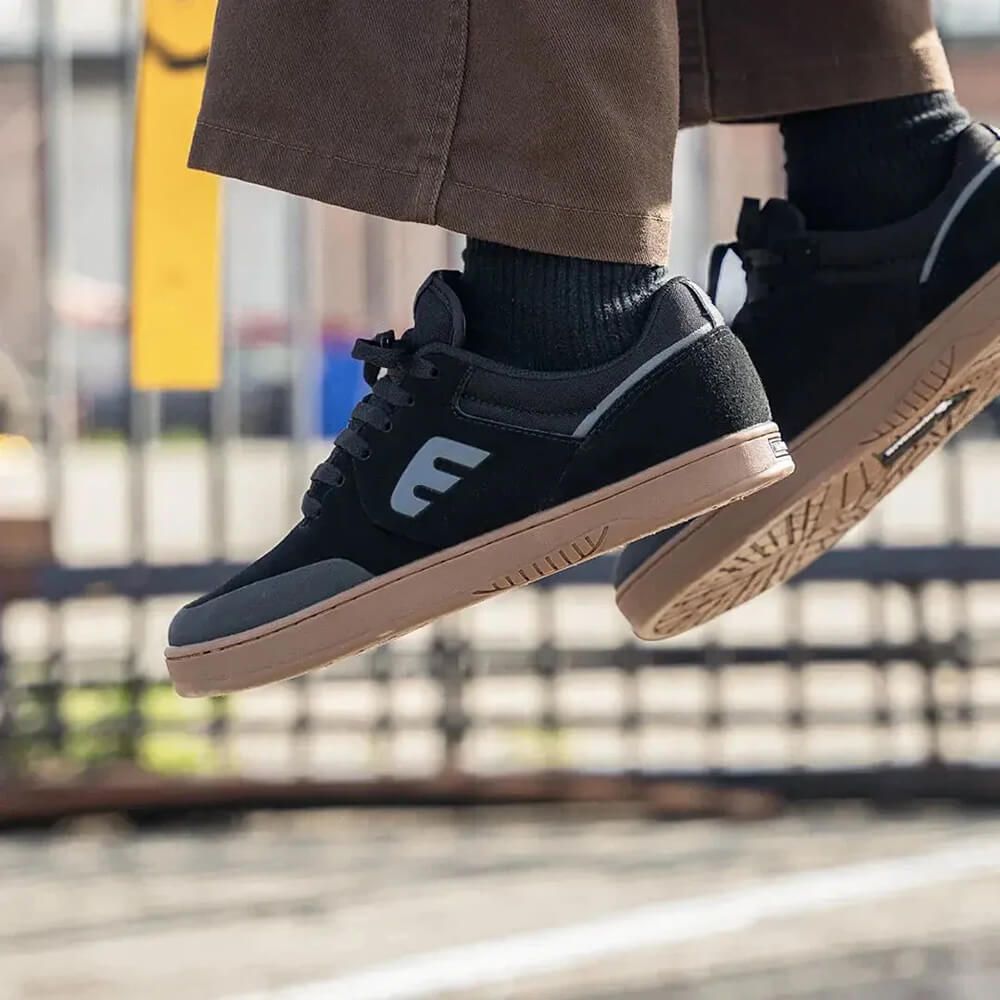 ETNIES SHOES エトニーズ シューズ スニーカー MARANA BLACK/CHARCOAL