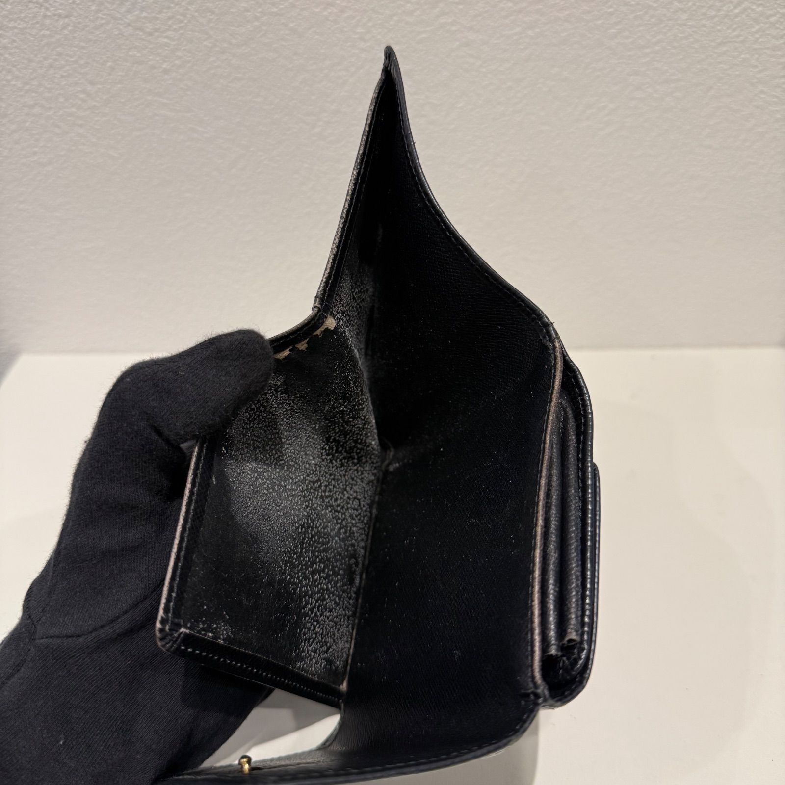LOUIS VUITTON エピ 財布 黒 ポルトモネ・ビエ・カルトクレディ ルイヴィトン LOUIS VUITTON エピ ポルト モネ ビエ カルト クレディ