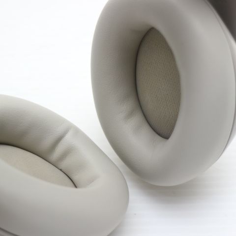 新品同様 Beats Studio Pro サンドストーン ヘッドホン Beats 即日発送