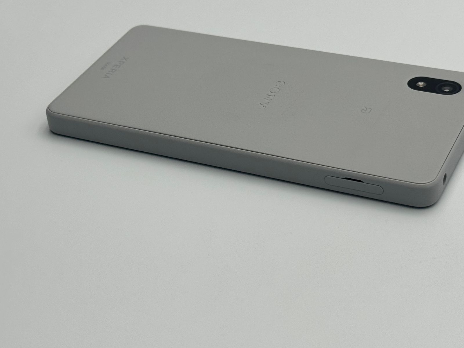 中古C】Xperia Ace III SOG08 グレー SIMフリー 白ロム - メルカリ