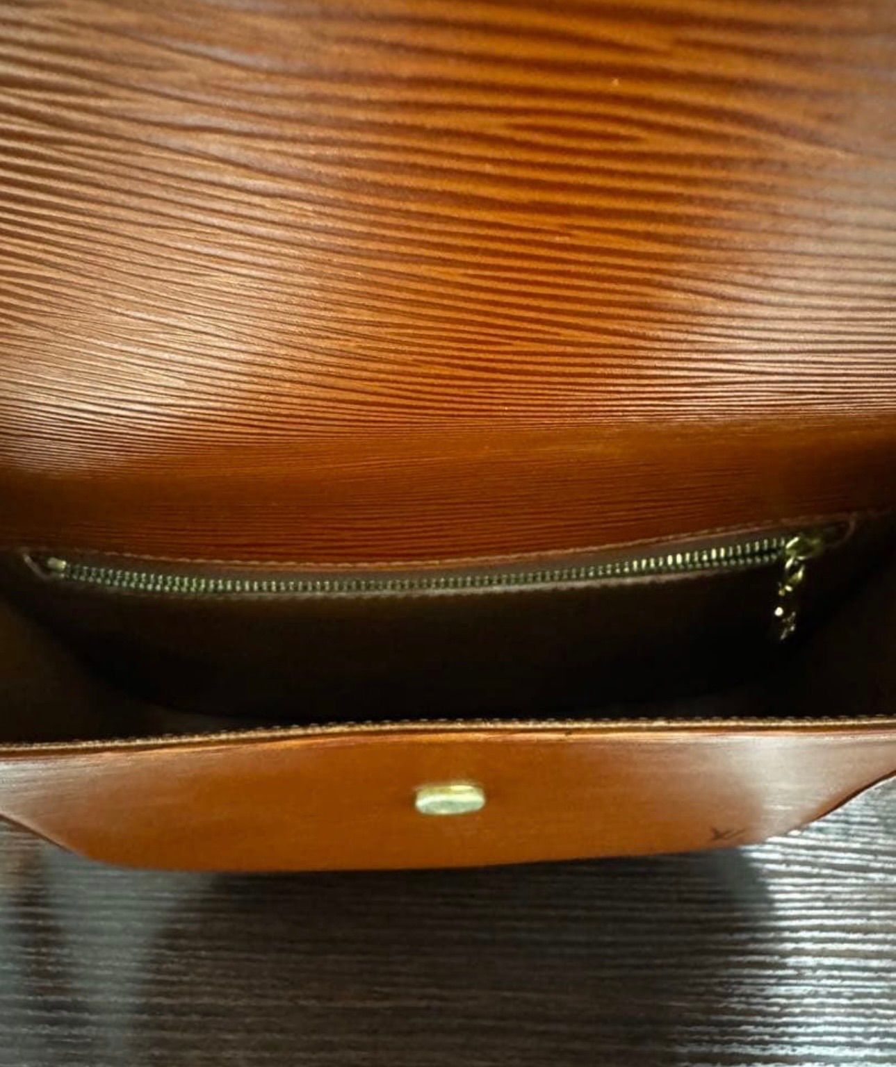 LOUIS VUITTON エピ ショルダーバッグ ブラウン - メルカリ