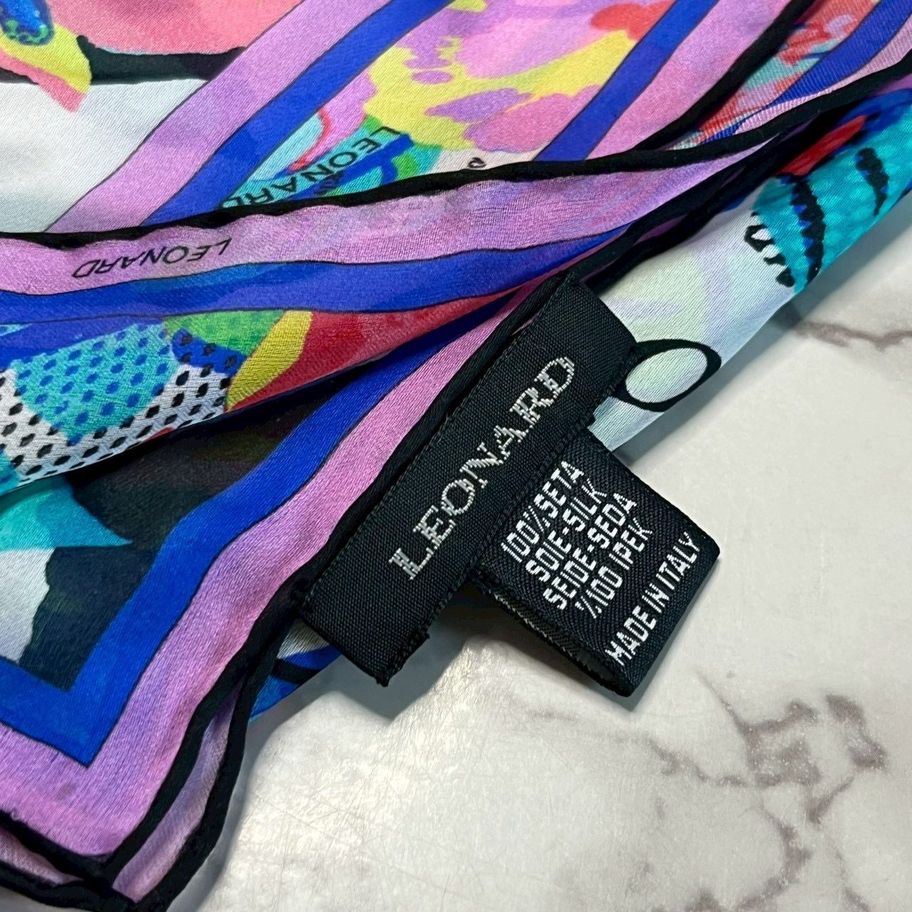 良品】レオナール LEONARD PARIS シルク100% 花柄 ニュースペーパー柄