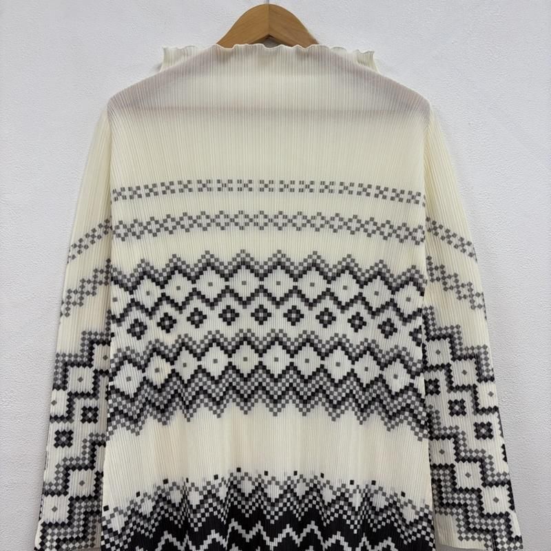 プリーツプリーズイッセイミヤケハイネック　長袖シャツPP43FK341 プリーツプリーズ ISSEY MIYAKE イッセイミヤケ 長袖 ハイネック