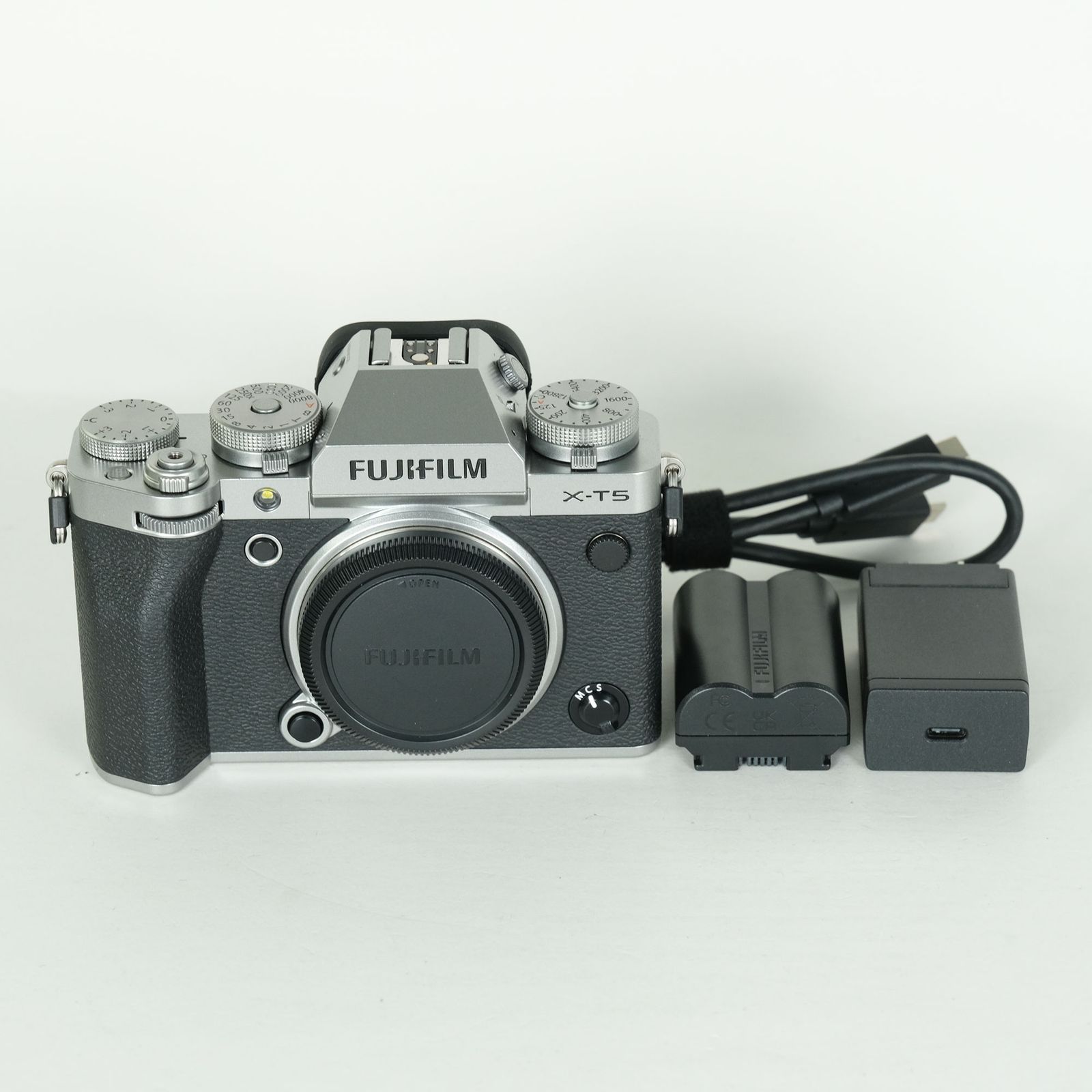 [美品 | シャッター数1,350回] FUJIFILM X-T5 [ボディ シルバー] | FUJIFILM Xマウント