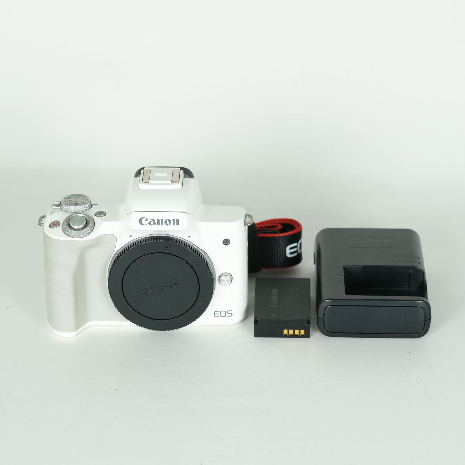 [美品] Canon EOS Kiss M [ボディ ホワイト] | Canon EF-Mマウント