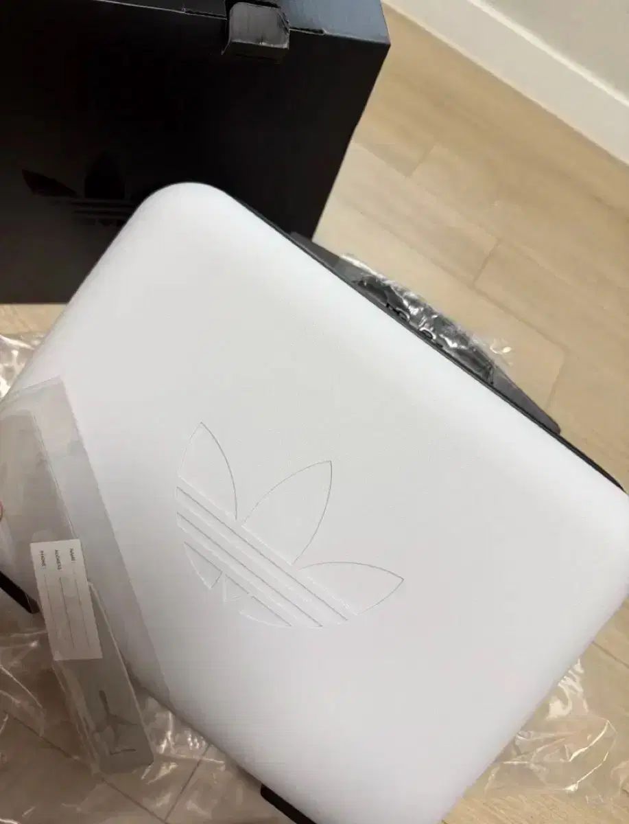 新品 アディダス ミニキャリーケース ミニキャリーケース包装ボックス含む