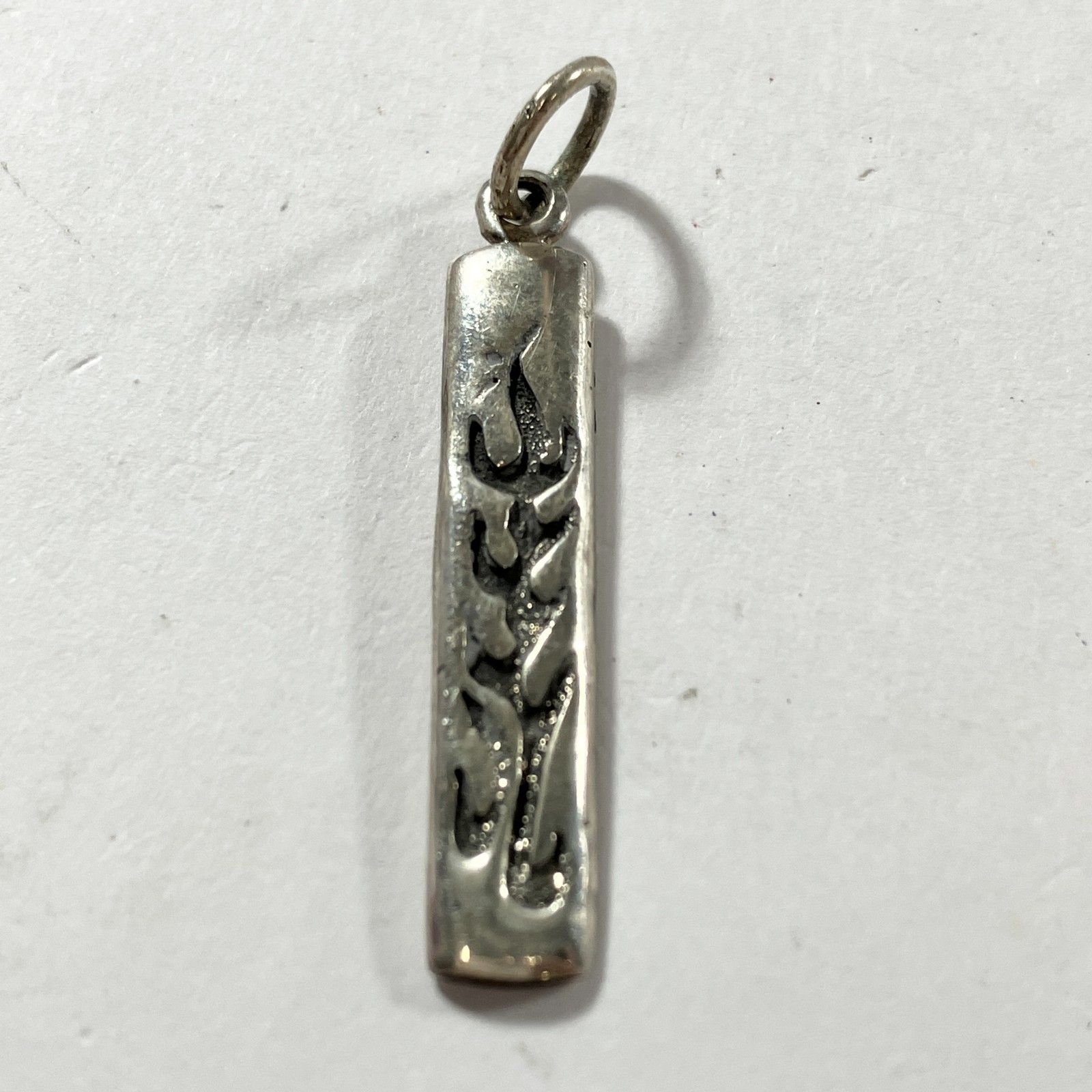 ★ ペンダントトップ シルバー925 刻印あり ファイヤーパターン 炎 プレート スティック 燻し加工 メンズアクセ 現状品