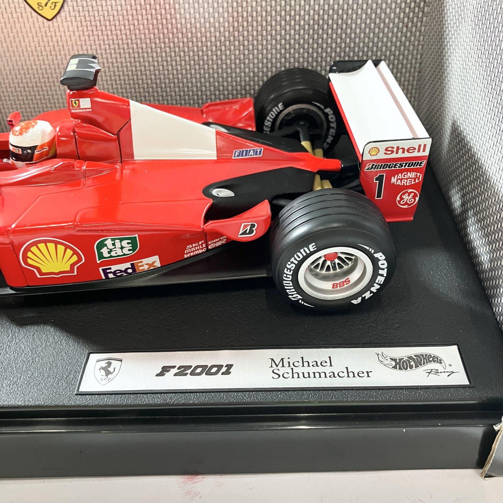 ☆ ホットウィール 1/18 フェラーリ F2001 ミハエルシューマッハ 2001